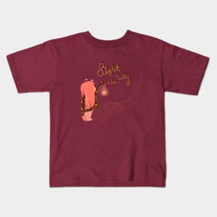 Girl with lantern - Light the way Kids T-Shirt